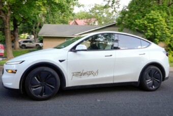 Ennyibe fáj, ha önvezető Teslában dobod ki a taccsot