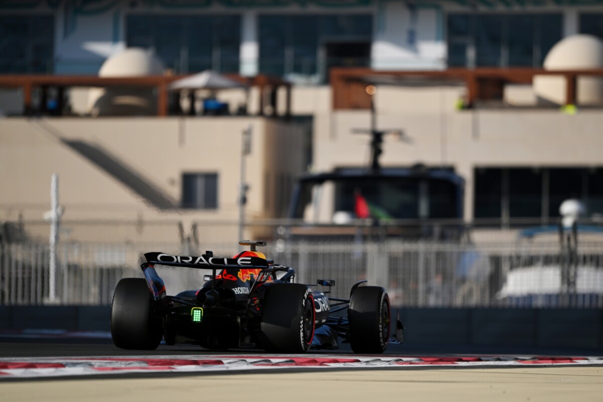 Kíméletlenül kirúgta két pilótáját a Red Bull