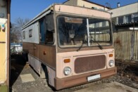 Kényelmes otthont faragtak egy csuklós buszból 6 Kényelmes otthont faragtak egy csuklós buszból 6