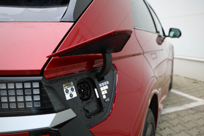 Mindenki bámulta a Lidl-parkolóban, de nem csak a külseje érdekes ennek a koreai autónak 17