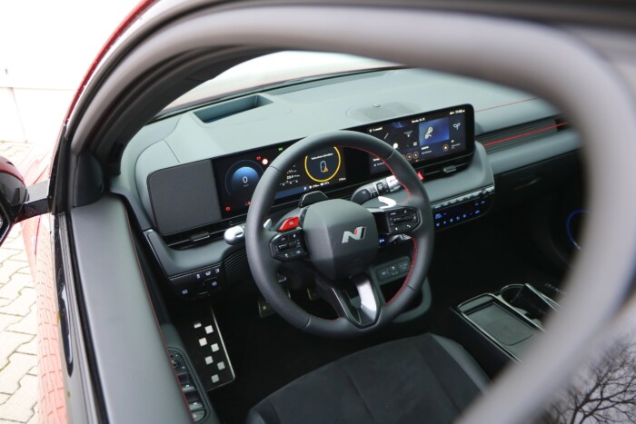 Mindenki bámulta a Lidl-parkolóban, de nem csak a külseje érdekes ennek a koreai autónak 14