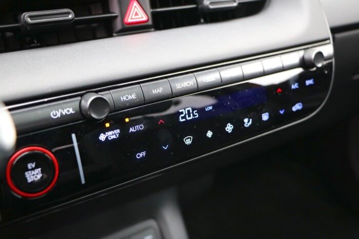 Mindenki bámulta a Lidl-parkolóban, de nem csak a külseje érdekes ennek a koreai autónak 18