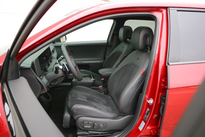 Mindenki bámulta a Lidl-parkolóban, de nem csak a külseje érdekes ennek a koreai autónak 13