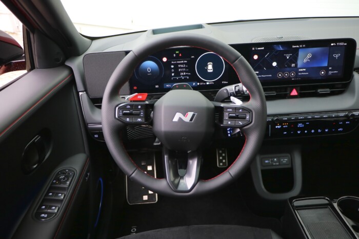 Mindenki bámulta a Lidl-parkolóban, de nem csak a külseje érdekes ennek a koreai autónak 19