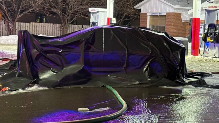 Ezek a tűzoltók tudják hogy küzdjenek meg az égő villanyautók poklával 1