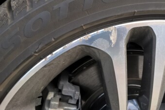 Durva statisztikák: szétbombázták a kátyúk a magyarok autóit