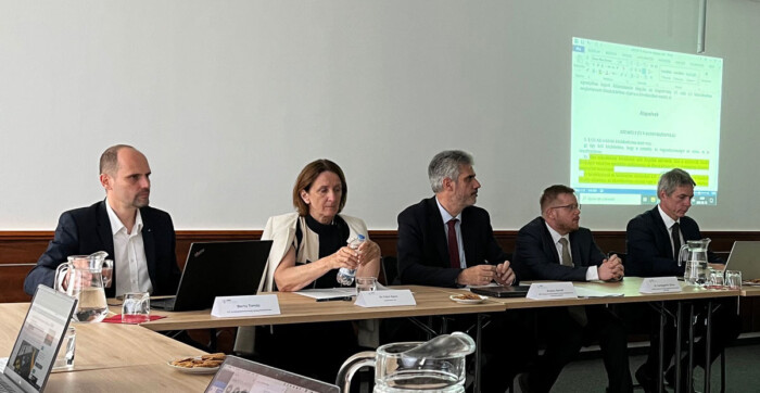 140 km/h, vészvillogó, telefonozó gyalogosok: ilyen lenne az új KRESZ 1