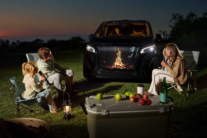 Hatalmas tévé figyel egy új luxusbusz orrán 2 Hatalmas tévé figyel egy új luxusbusz orrán 2