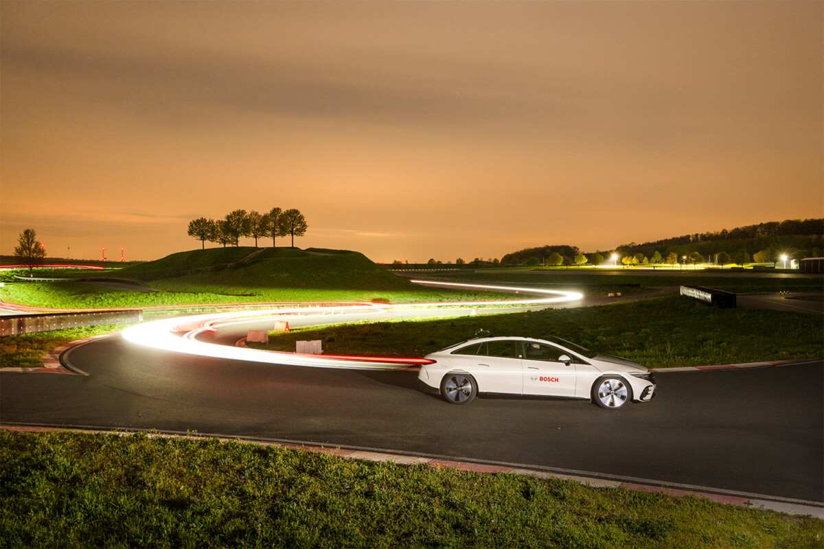 Már nincs kérdés: ez az autózás jövője, milliárdokat öntenek bele