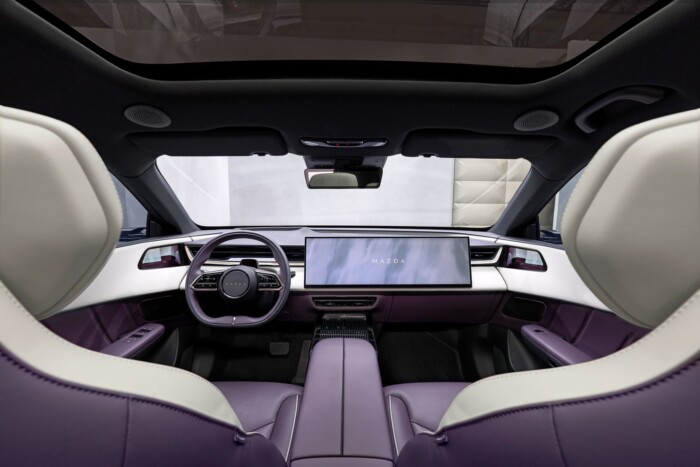 66 centis tévével jön a Mazda új villanyautója 8 66 centis tévével jön a Mazda új villanyautója 8
