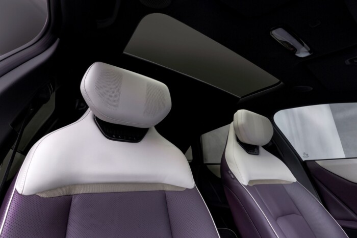 66 centis tévével jön a Mazda új villanyautója 13 66 centis tévével jön a Mazda új villanyautója 13