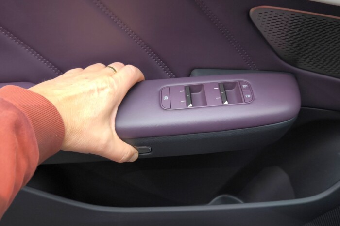 66 centis tévével jön a Mazda új villanyautója 10 66 centis tévével jön a Mazda új villanyautója 10