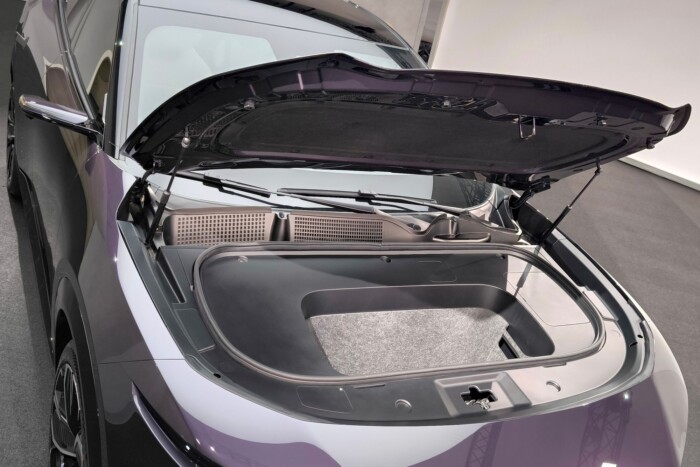 66 centis tévével jön a Mazda új villanyautója 15 66 centis tévével jön a Mazda új villanyautója 15