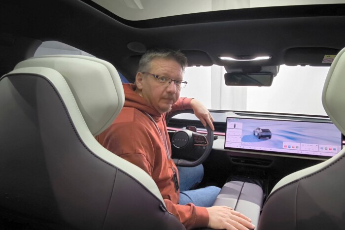 66 centis tévével jön a Mazda új villanyautója 18 66 centis tévével jön a Mazda új villanyautója 18