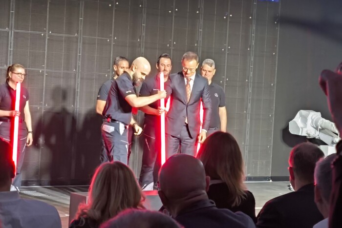 Nagy csinnadrattával, miniszteri méltatással elindult az új kecskeméti Mercedes gyártása 7