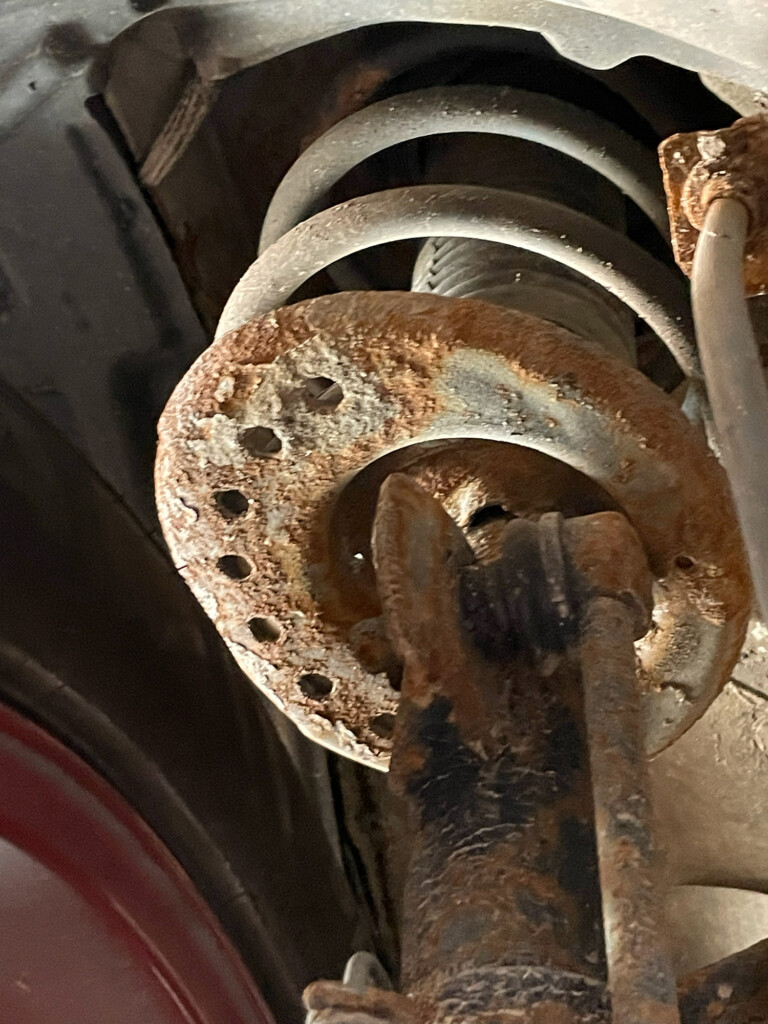 Életveszélyesre rohadt Nissant adott el a kereskedés, a vevő mégis pert vesztett 8