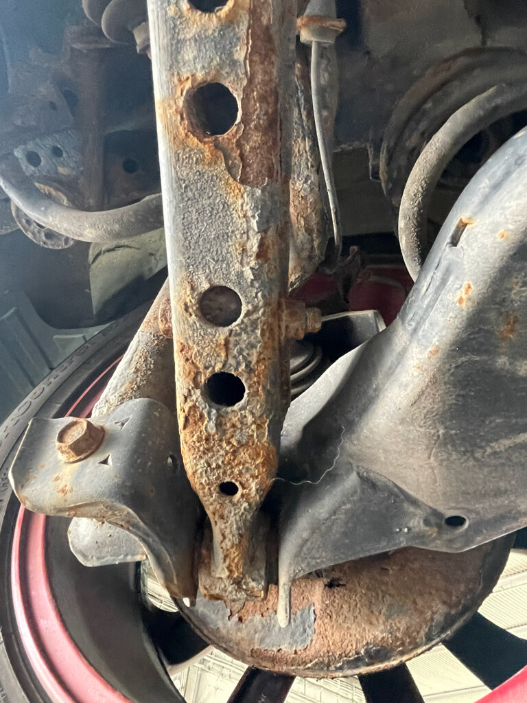 Életveszélyesre rohadt Nissant adott el a kereskedés, a vevő mégis pert vesztett 10