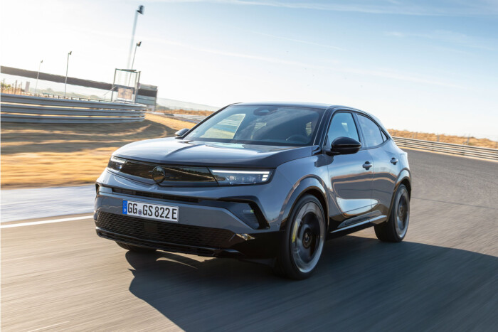 Szembenéz hibáival az Opel Magyarországon 13