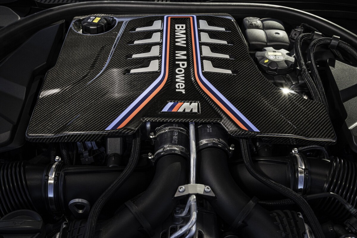 Marad a V8 és a V12 a BMW-nél, talán örökre