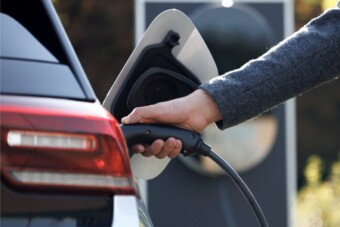 Meglepetés: lenyomták a villanyautók a benzineseket