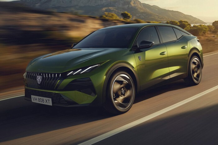 Fényes fenékkel újult meg a Peugeot 408 9