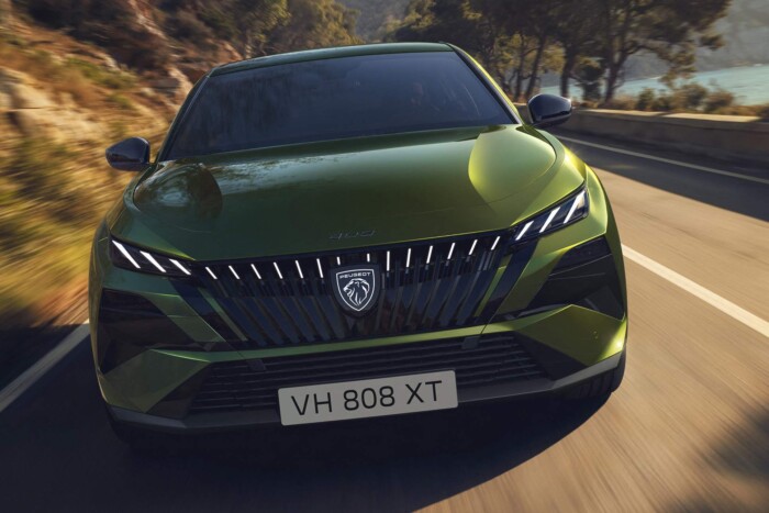 Fényes fenékkel újult meg a Peugeot 408 6