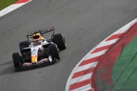 Eső, összetört a Red Bull a második tesztnapon 1