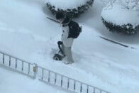 Hóban is veretett egy magyar teslás 1