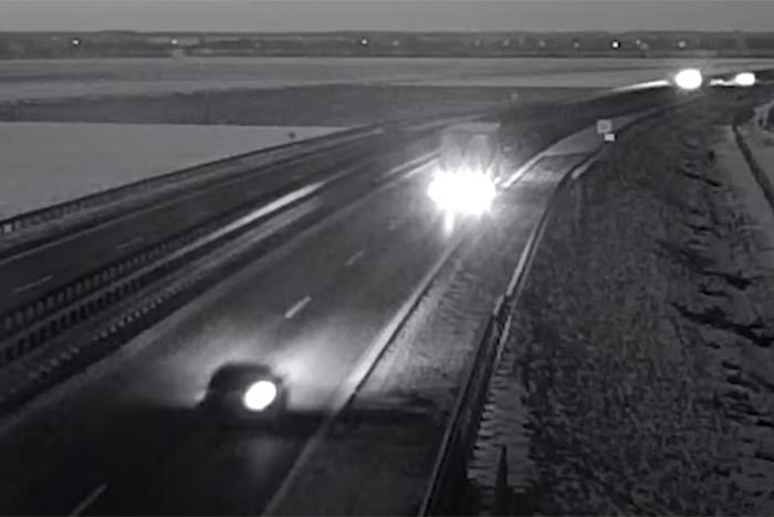 Letarolta a vakegér az előtte haladót az M86-oson