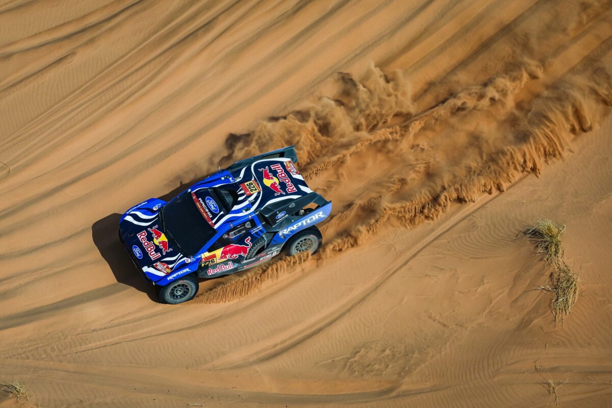 Hatalmas zárkózásba kezdett Ekström a Dakaron