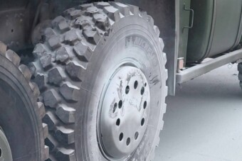 A rendőrök szeme láttára gyulladt ki egy teherautó az M0-son