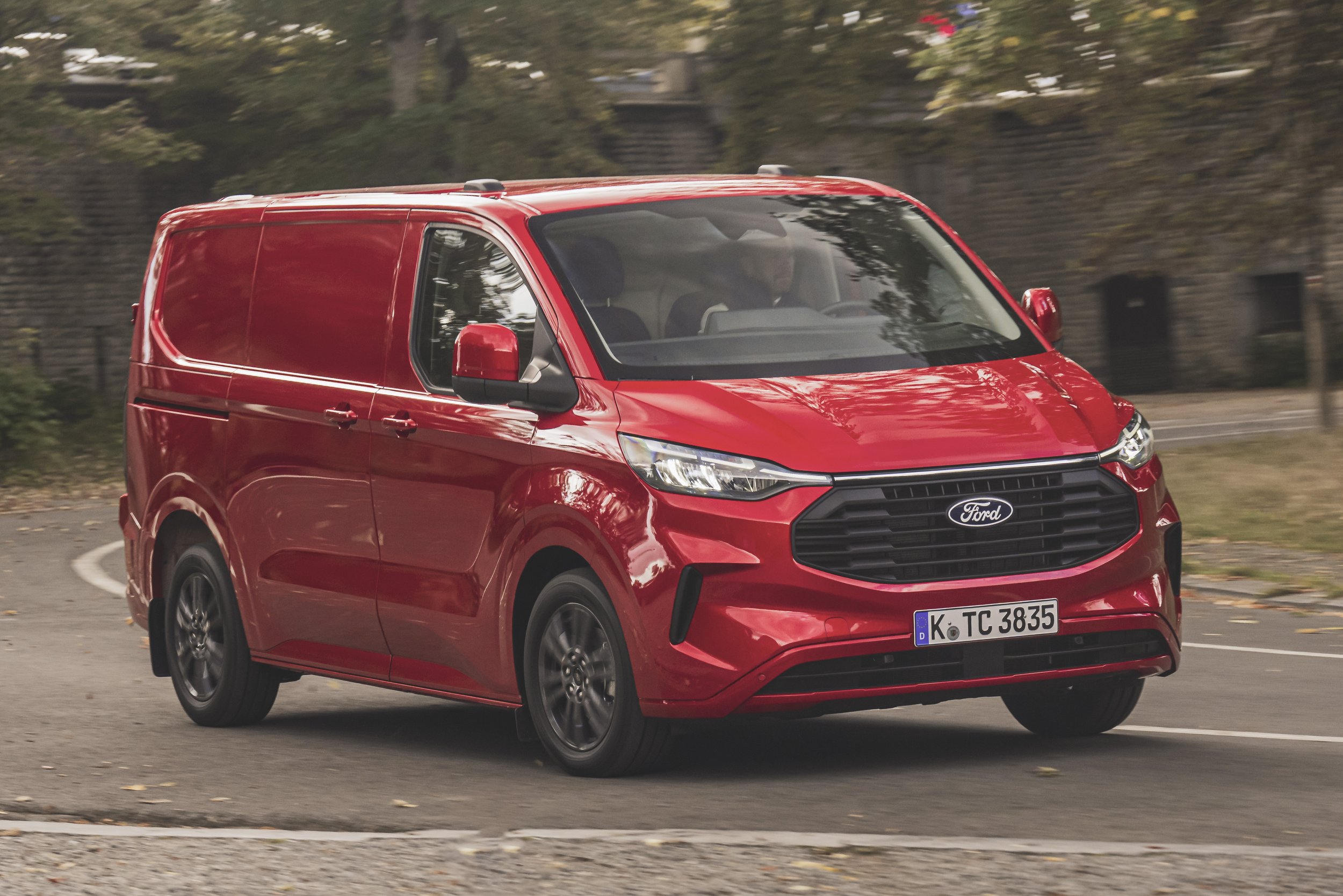 transit_custom_limited_van_dynamic_12 | Vezess