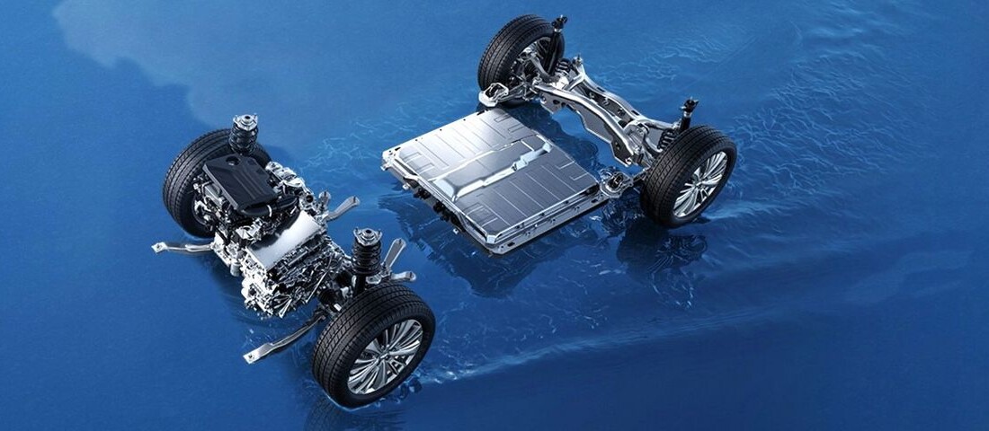 Értem én, hogy kínai hibrid, de mi hajtja?