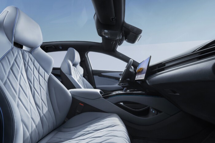 Megfizethetőbb nagyautóval erősít a BYD 6