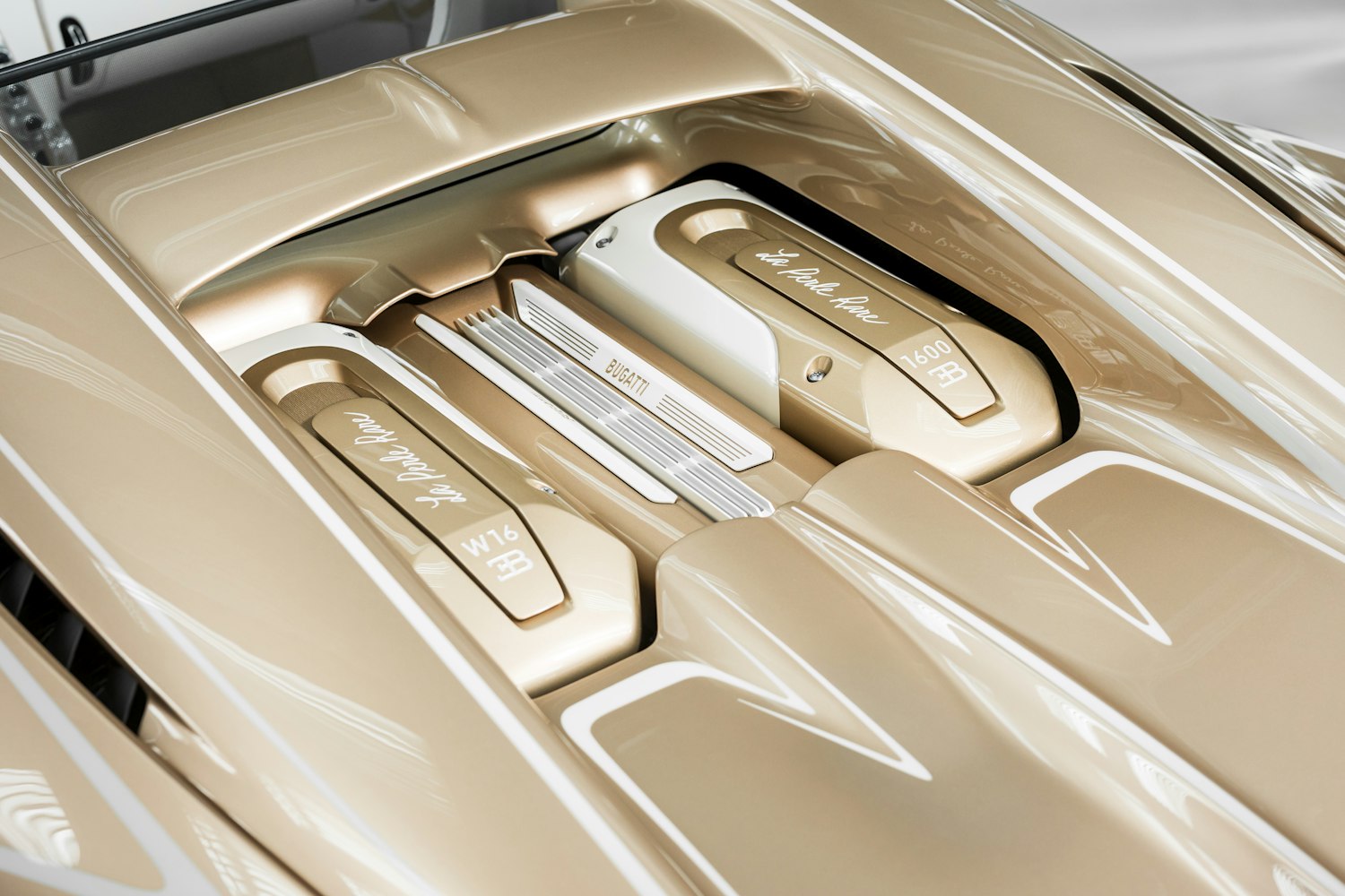 13-bugatti-mistral-sur-mesure-la-perle-rare | Vezess