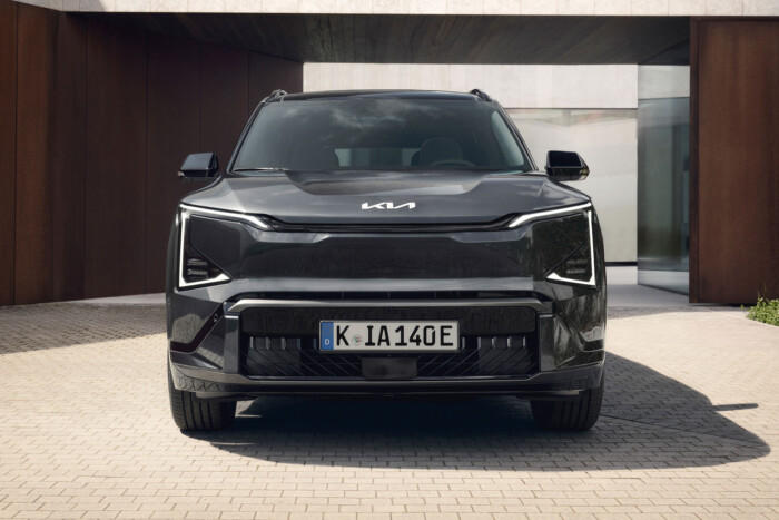 Sosem jött még ennyi új autó Magyarországra 19