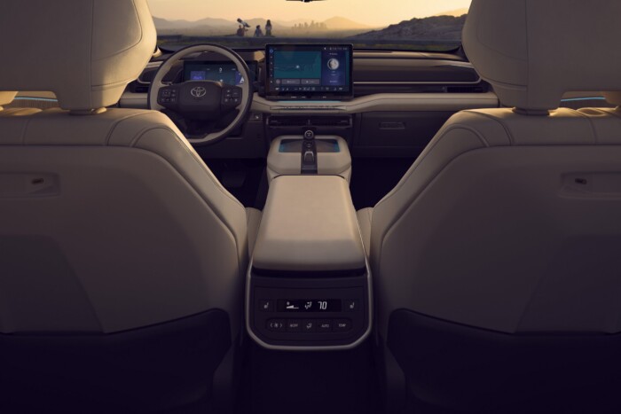 Hétüléses nagyautót hozott a Toyota 12