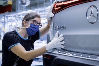 Óriási jutalmat oszt szét dolgozói között a Mercedes