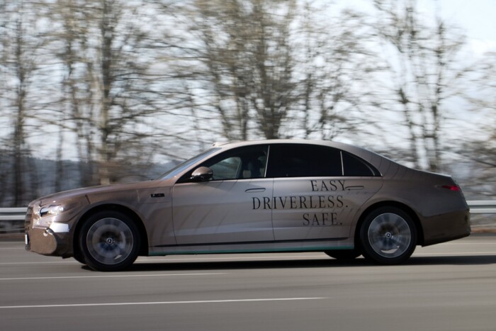 Sofőrös Mercedes limuzin jön, sofőr nélkül 7