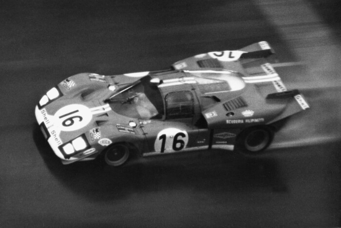 Simogatva gyilkol az új Ferrari Testarossa 3