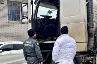 Szétcsaptak a trükköző kamionosok között az M5-ösön