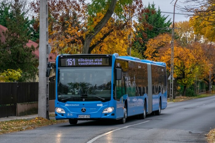 Új buszokkal csábítják Budapesten az utazni vágyókat 1 Új buszokkal csábítják Budapesten az utazni vágyókat 1