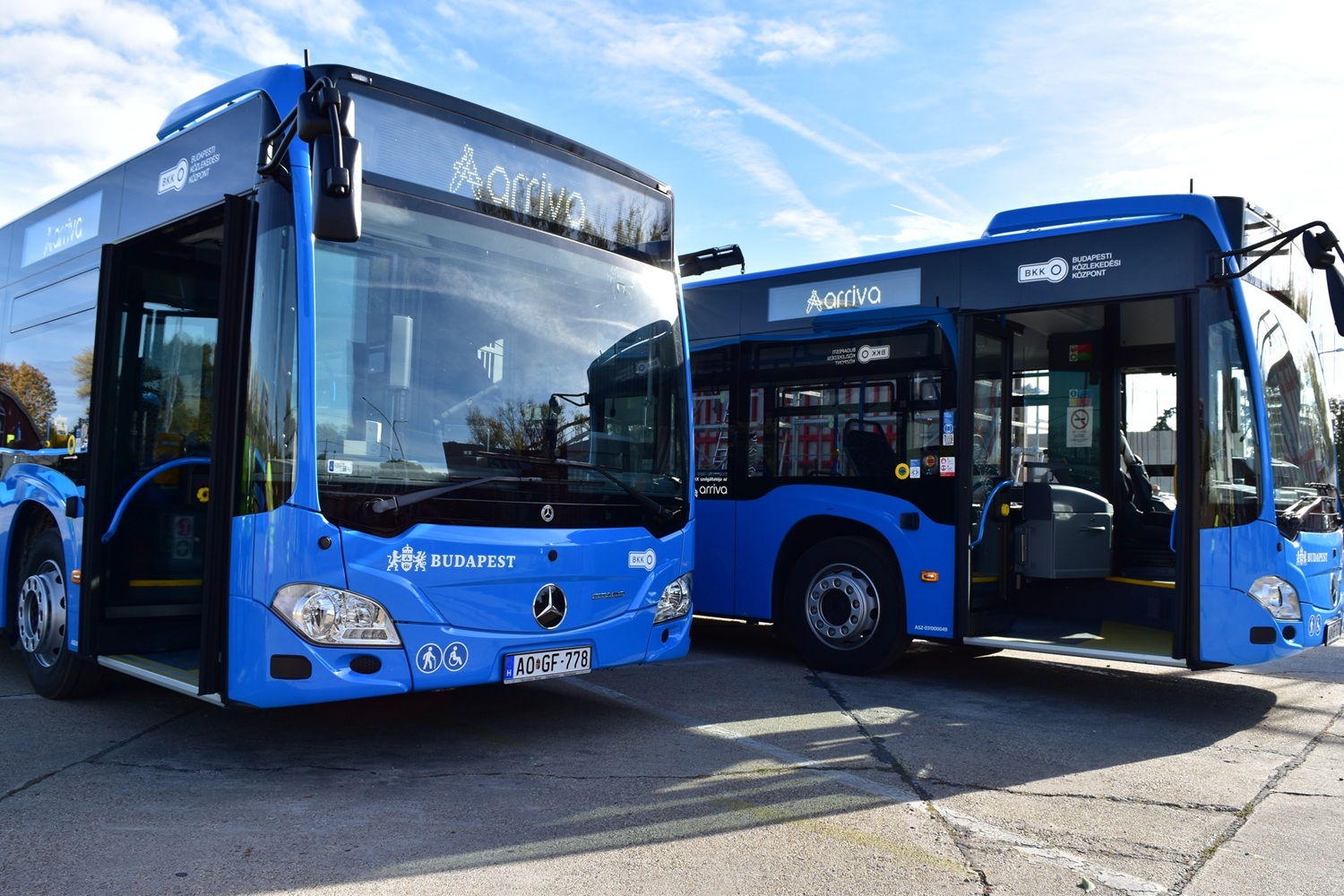 Új buszokkal csábítják Budapesten az utazni vágyókat