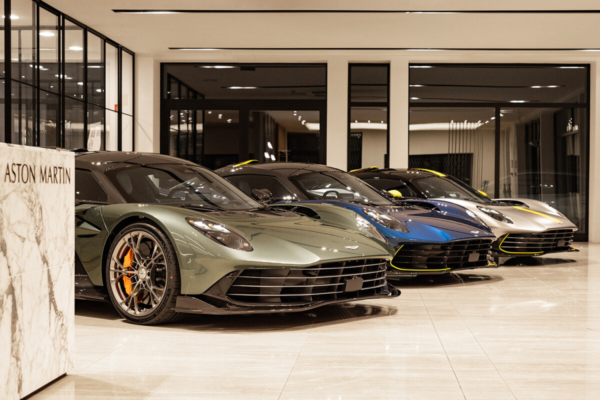 Három egyforma, nagyon ritka, egyenként 380 milliós autót vásároltak Magyarországon