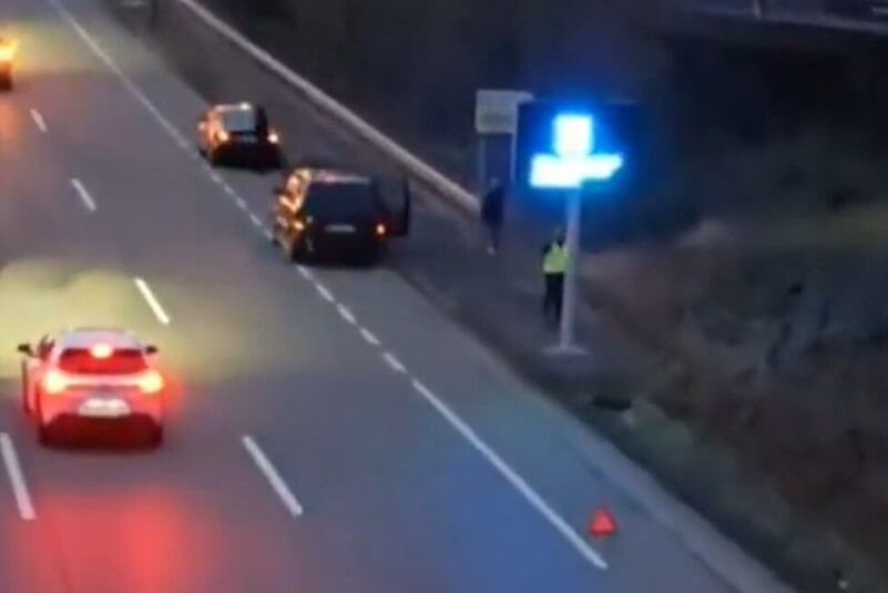 Egy videó szerint nem sok haszna van az új kötelező autós tartozéknak