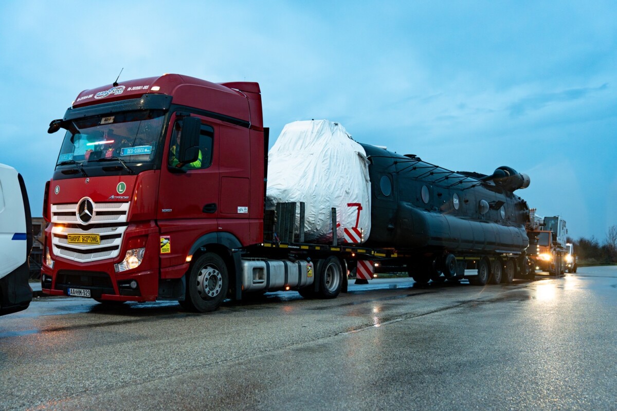 Grandiózus filmes kelléket szállítottak Etyekre