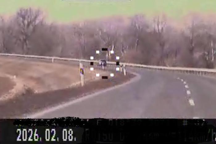 Az esztergomi rendőrök álla is leesett ettől a gyorshajtótól, hát még a kifogásától