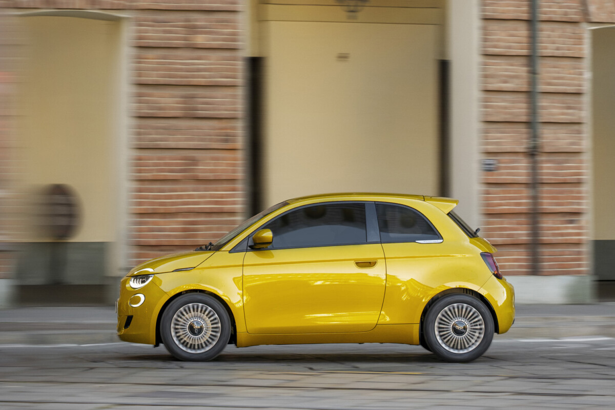 Villanyautóból épített benzinest a Fiat