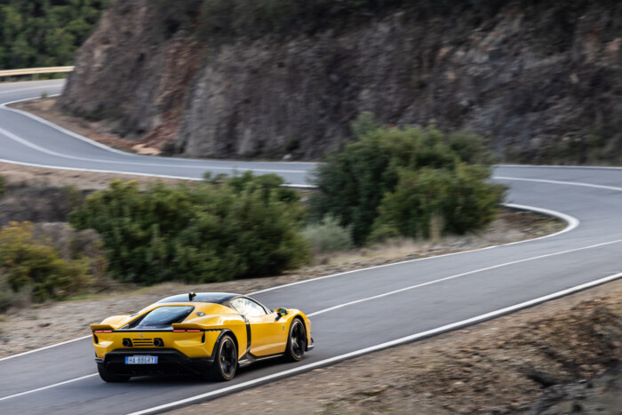 Simogatva gyilkol az új Ferrari Testarossa 21