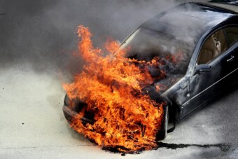Felgyújtottak egy autót Budapesten